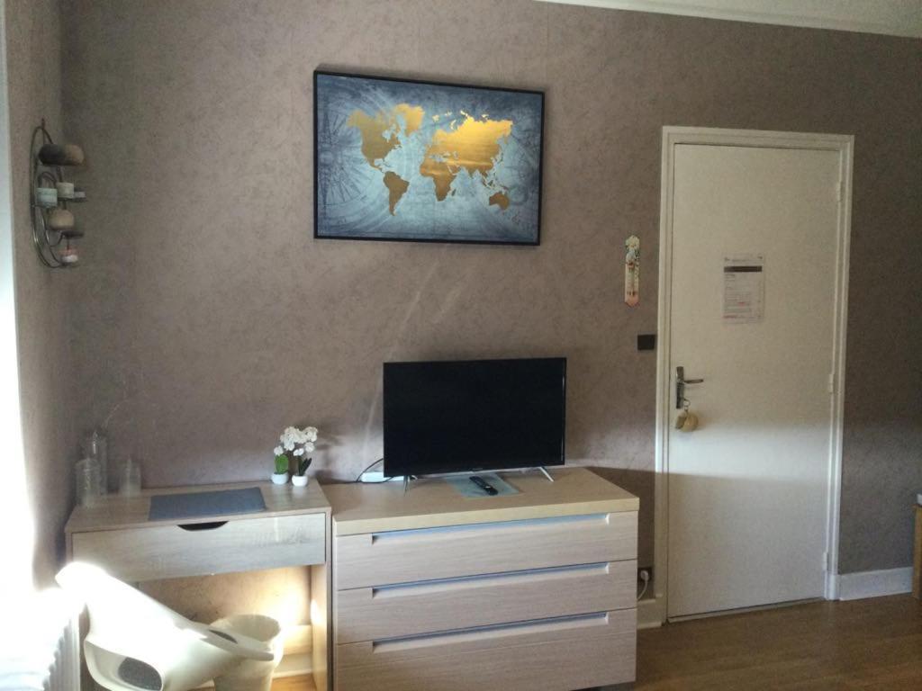 Couleur Framboise Apartment ลองวีย์ ภายนอก รูปภาพ